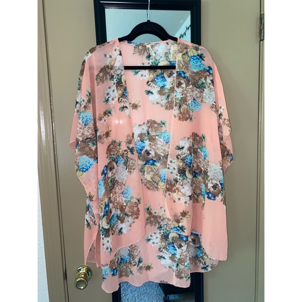 Live 4 TRUTH cover up/ shawl blouse in size L.